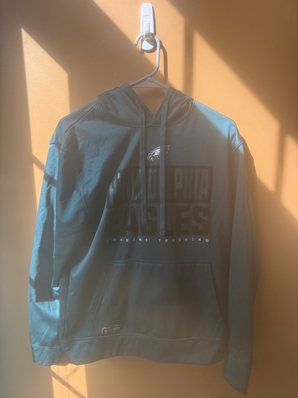 Men's Size M NFL Team Apparel Philadelphia Eagles Green Pullover Hoodie